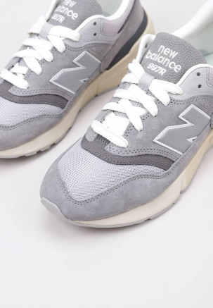NEW BALANCE U997 Grau