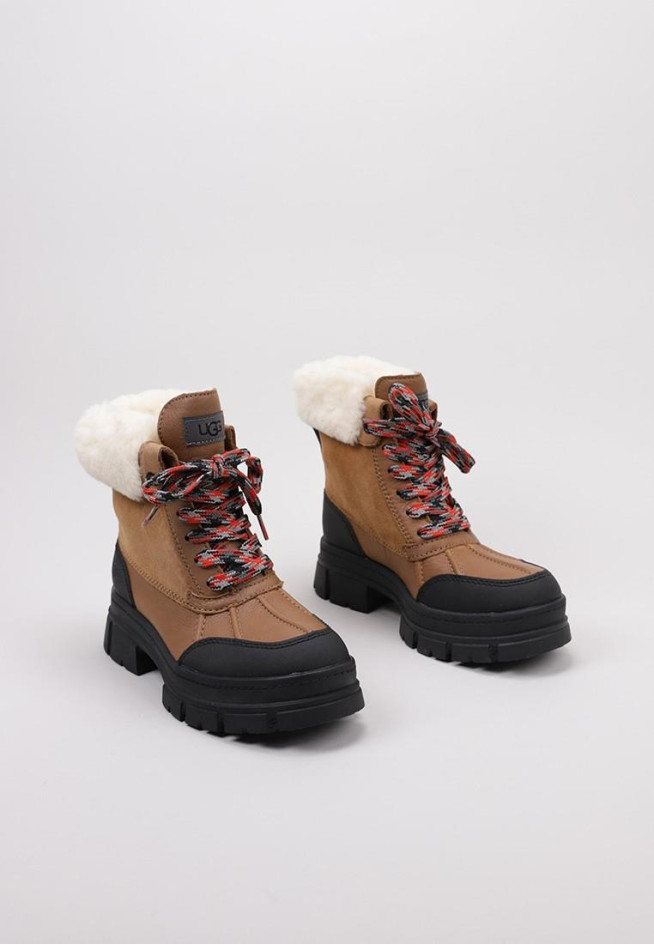 UGG Ashton Addie Cuero