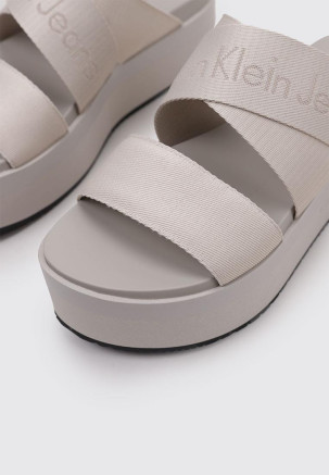 CALVIN KLEIN FLATFORM SANDAL WEBBING IN MR Blanco