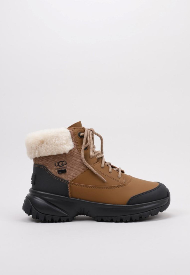 UGG Yose Fluff V2 Cuero