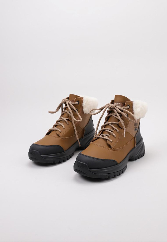 UGG Yose Fluff V2 Cuero