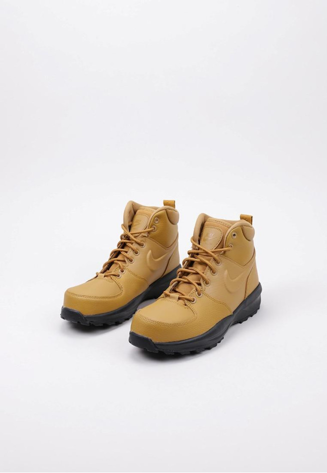 NIKE MANOA LTR Marrón
