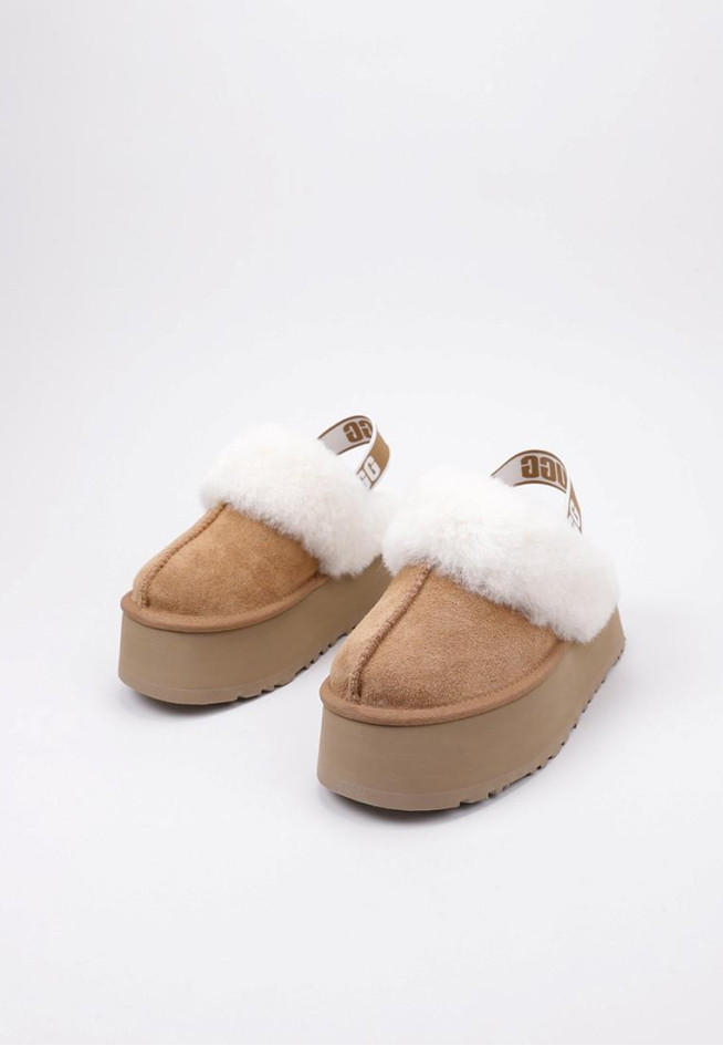 UGG FUNKETTE  Cuero